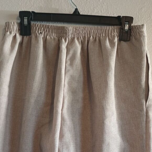 Alfred Dunner Women's Sz 8 Classic Fit Pant Cream/Almond Color W/ Elastic Back - Picture 6 of 8